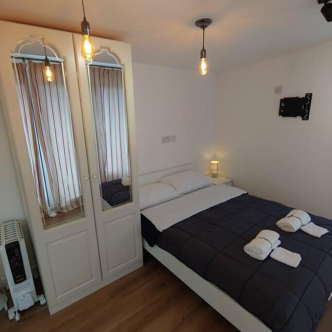ווטפורד Self Contained, Double Bed Studio, Private Kitchen, Private Bath, Walking Distance To Harry Potter מראה חיצוני תמונה
