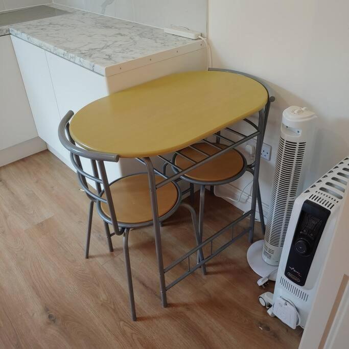 ווטפורד Self Contained, Double Bed Studio, Private Kitchen, Private Bath, Walking Distance To Harry Potter מראה חיצוני תמונה