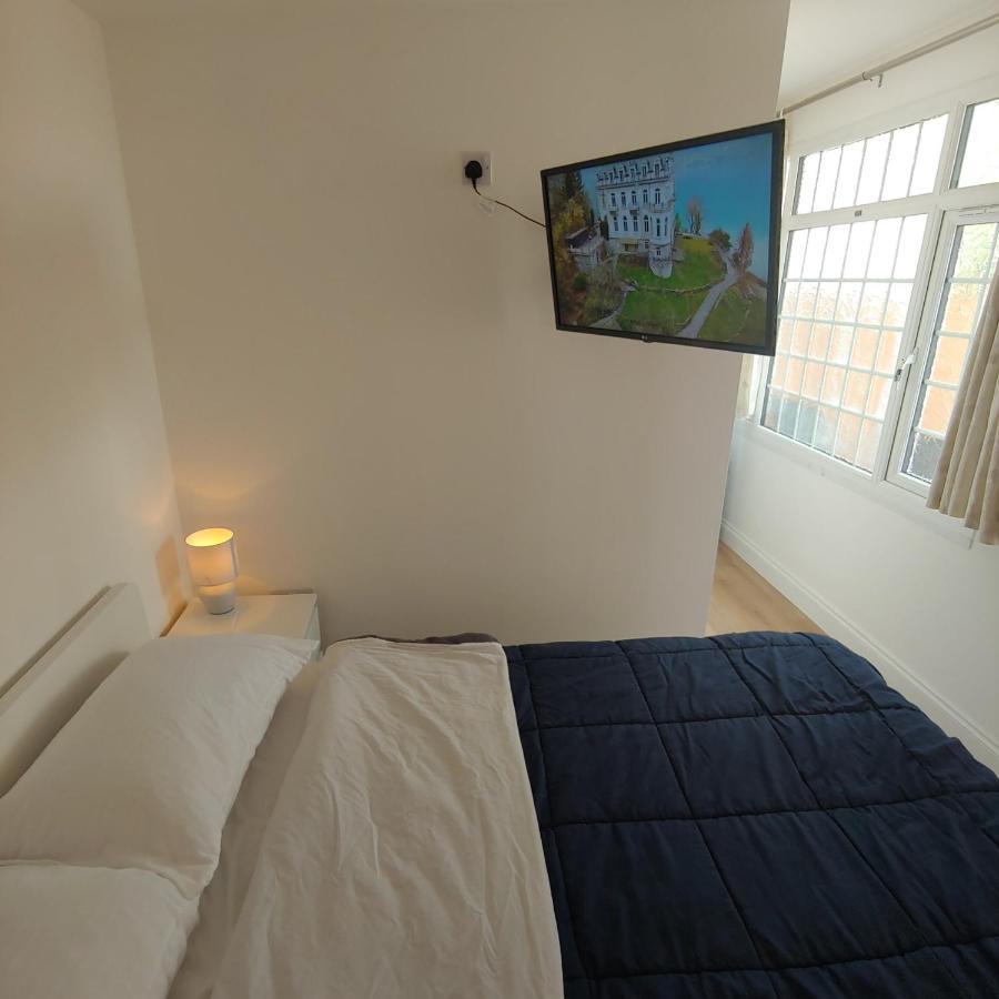 ווטפורד Self Contained, Double Bed Studio, Private Kitchen, Private Bath, Walking Distance To Harry Potter מראה חיצוני תמונה