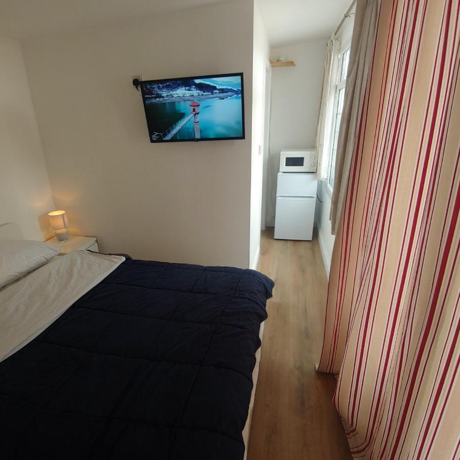 ווטפורד Self Contained, Double Bed Studio, Private Kitchen, Private Bath, Walking Distance To Harry Potter מראה חיצוני תמונה