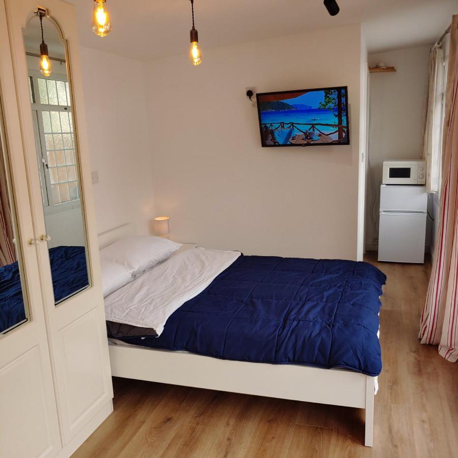 ווטפורד Self Contained, Double Bed Studio, Private Kitchen, Private Bath, Walking Distance To Harry Potter מראה חיצוני תמונה