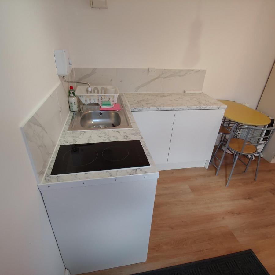 ווטפורד Self Contained, Double Bed Studio, Private Kitchen, Private Bath, Walking Distance To Harry Potter מראה חיצוני תמונה