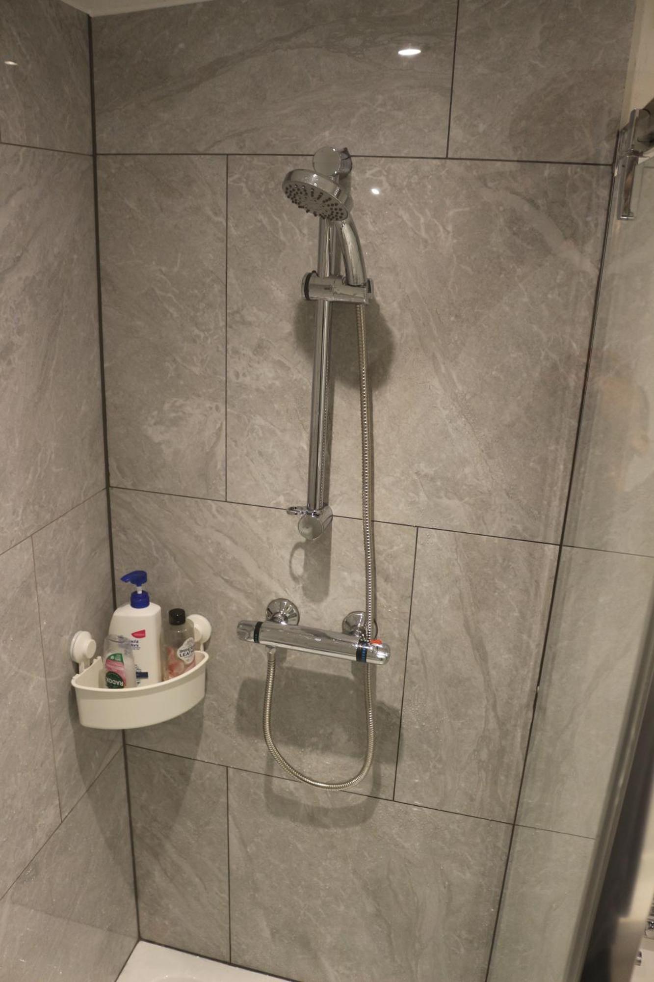 ווטפורד Self Contained, Double Bed Studio, Private Kitchen, Private Bath, Walking Distance To Harry Potter מראה חיצוני תמונה