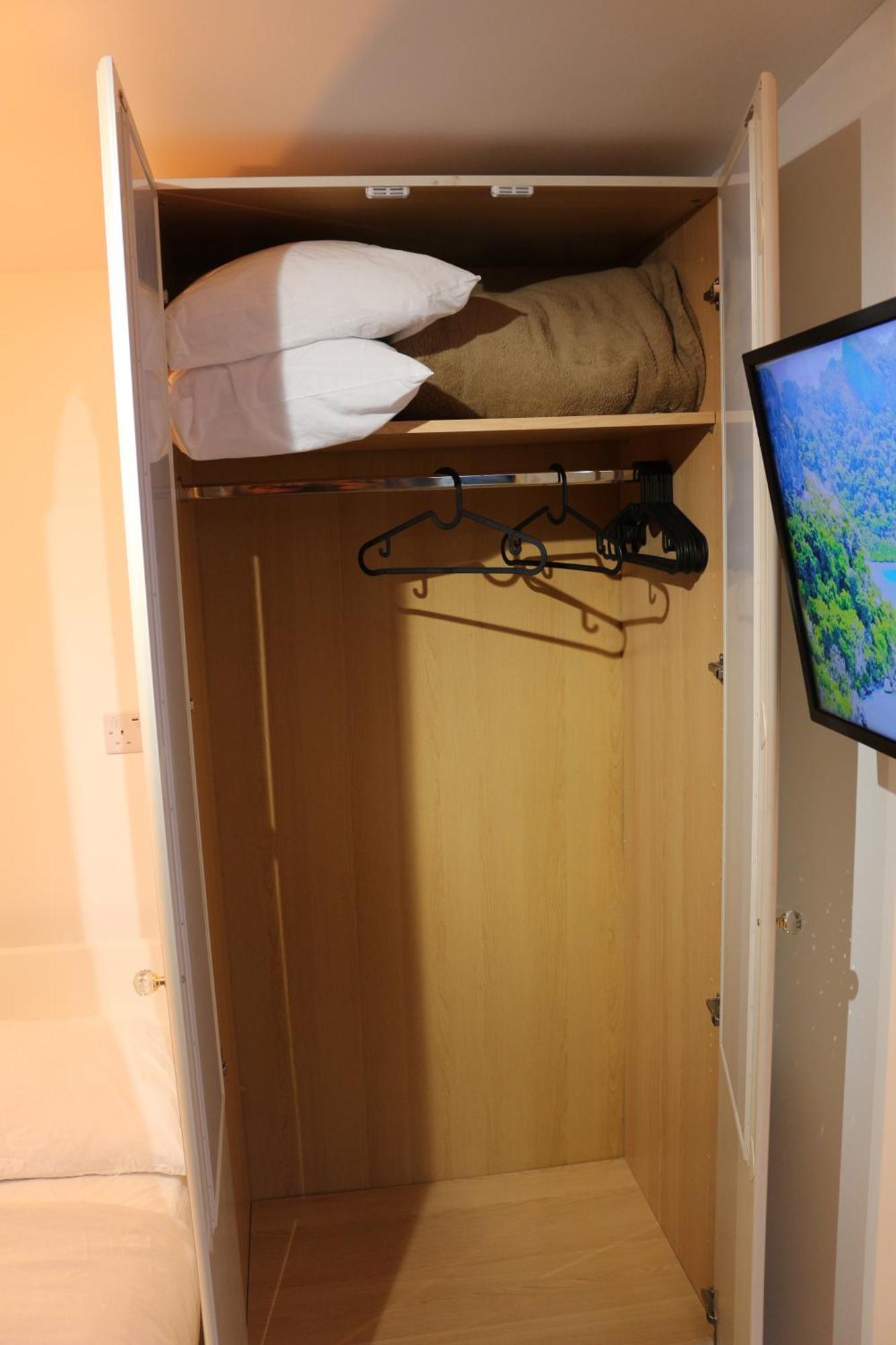 ווטפורד Self Contained, Double Bed Studio, Private Kitchen, Private Bath, Walking Distance To Harry Potter מראה חיצוני תמונה