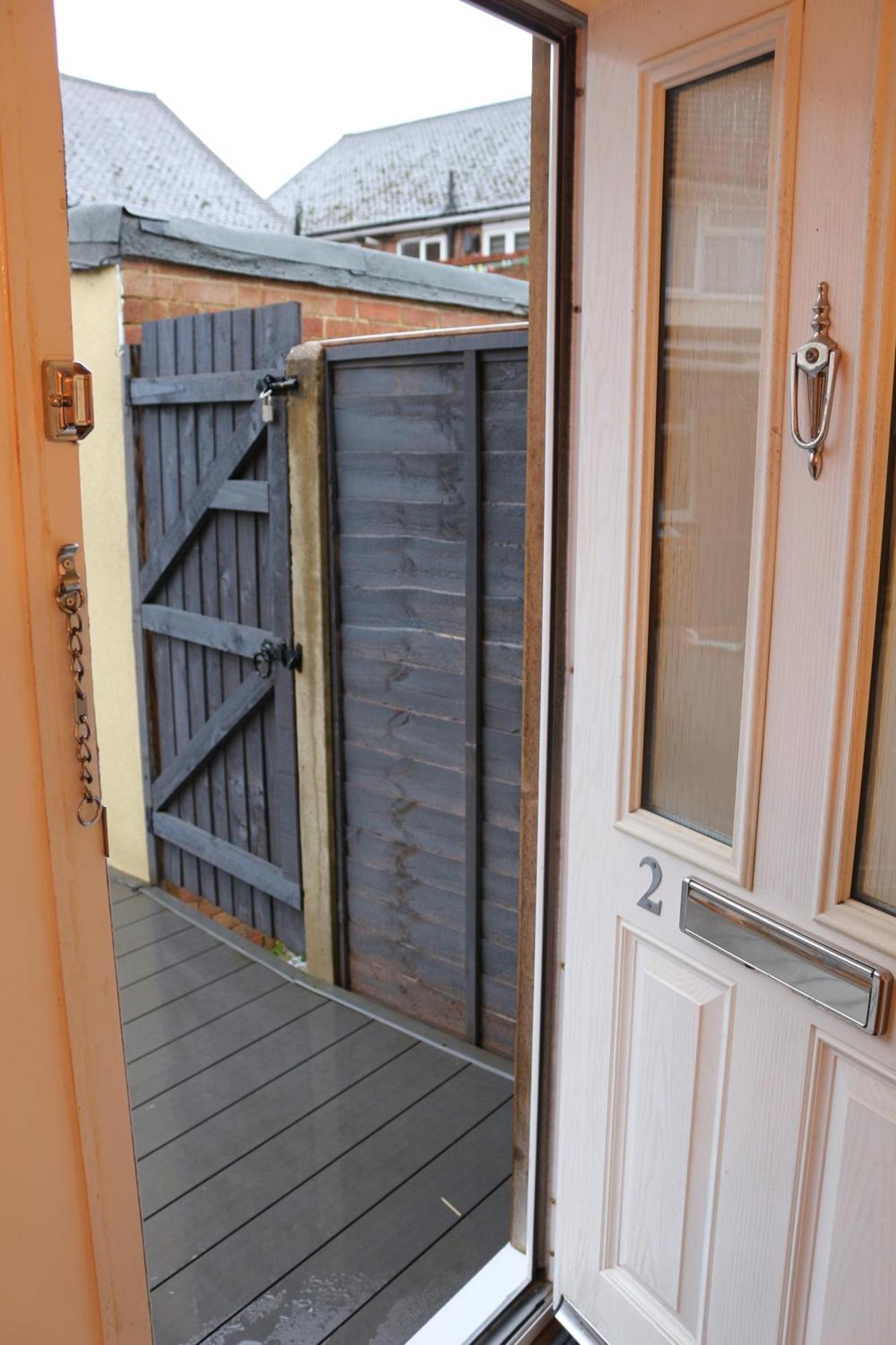 ווטפורד Self Contained, Double Bed Studio, Private Kitchen, Private Bath, Walking Distance To Harry Potter מראה חיצוני תמונה