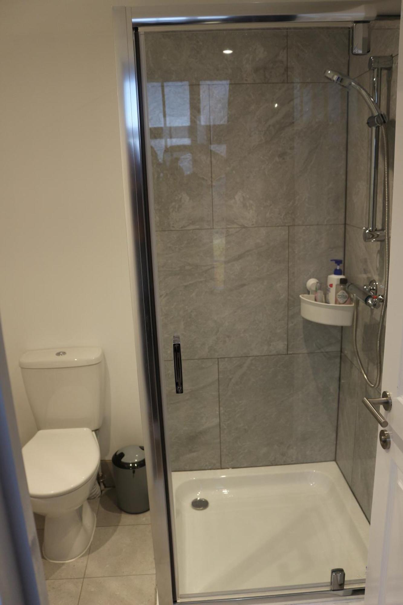 ווטפורד Self Contained, Double Bed Studio, Private Kitchen, Private Bath, Walking Distance To Harry Potter מראה חיצוני תמונה