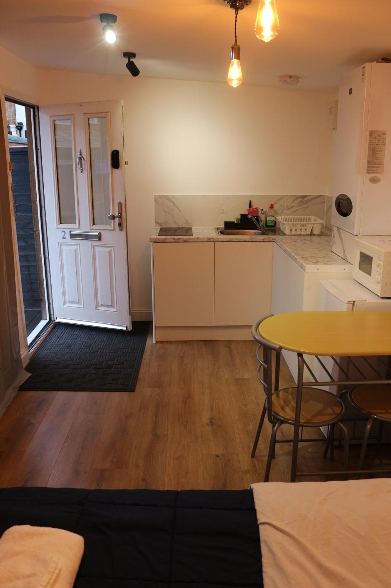 ווטפורד Self Contained, Double Bed Studio, Private Kitchen, Private Bath, Walking Distance To Harry Potter מראה חיצוני תמונה