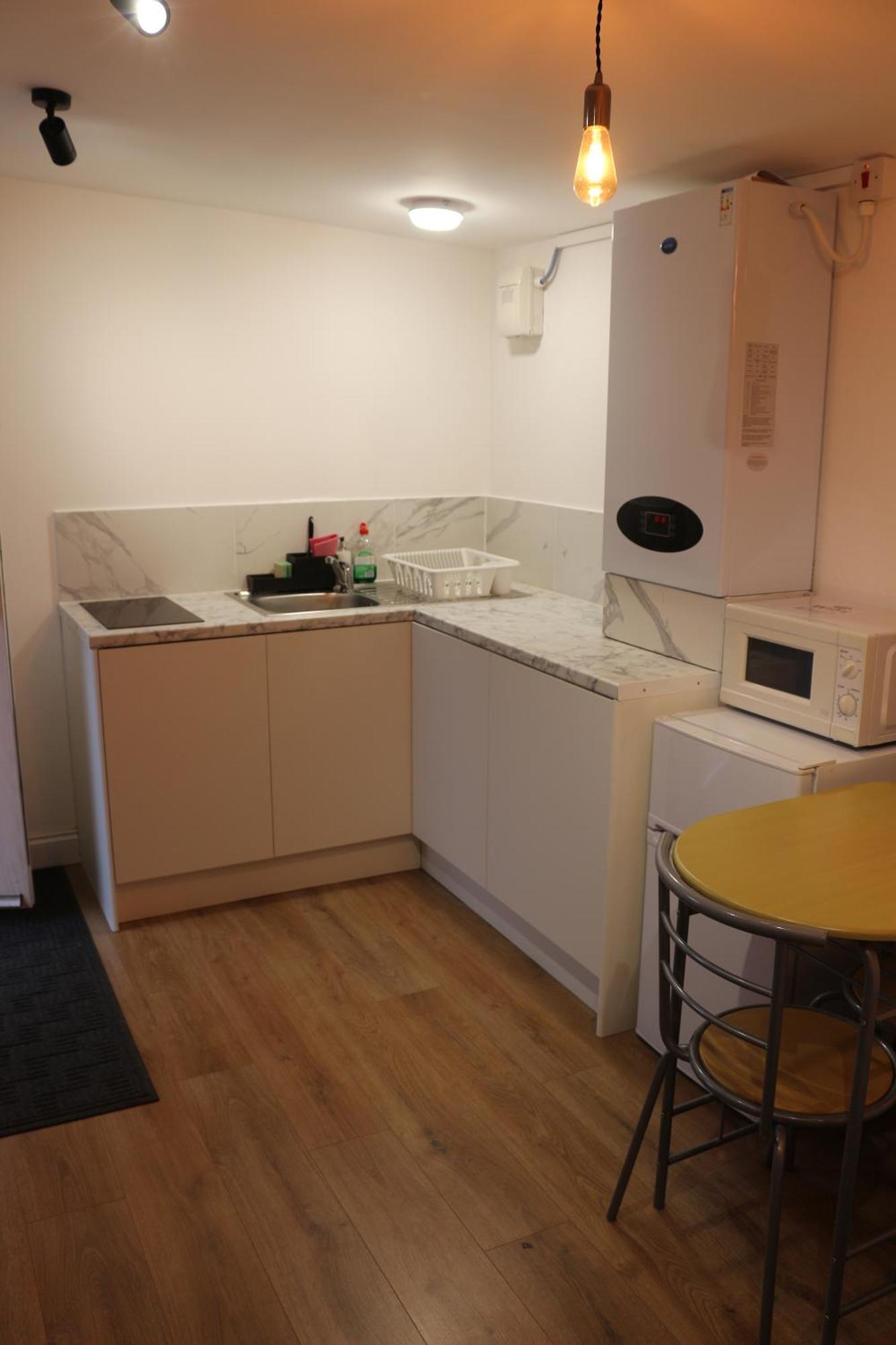 ווטפורד Self Contained, Double Bed Studio, Private Kitchen, Private Bath, Walking Distance To Harry Potter מראה חיצוני תמונה