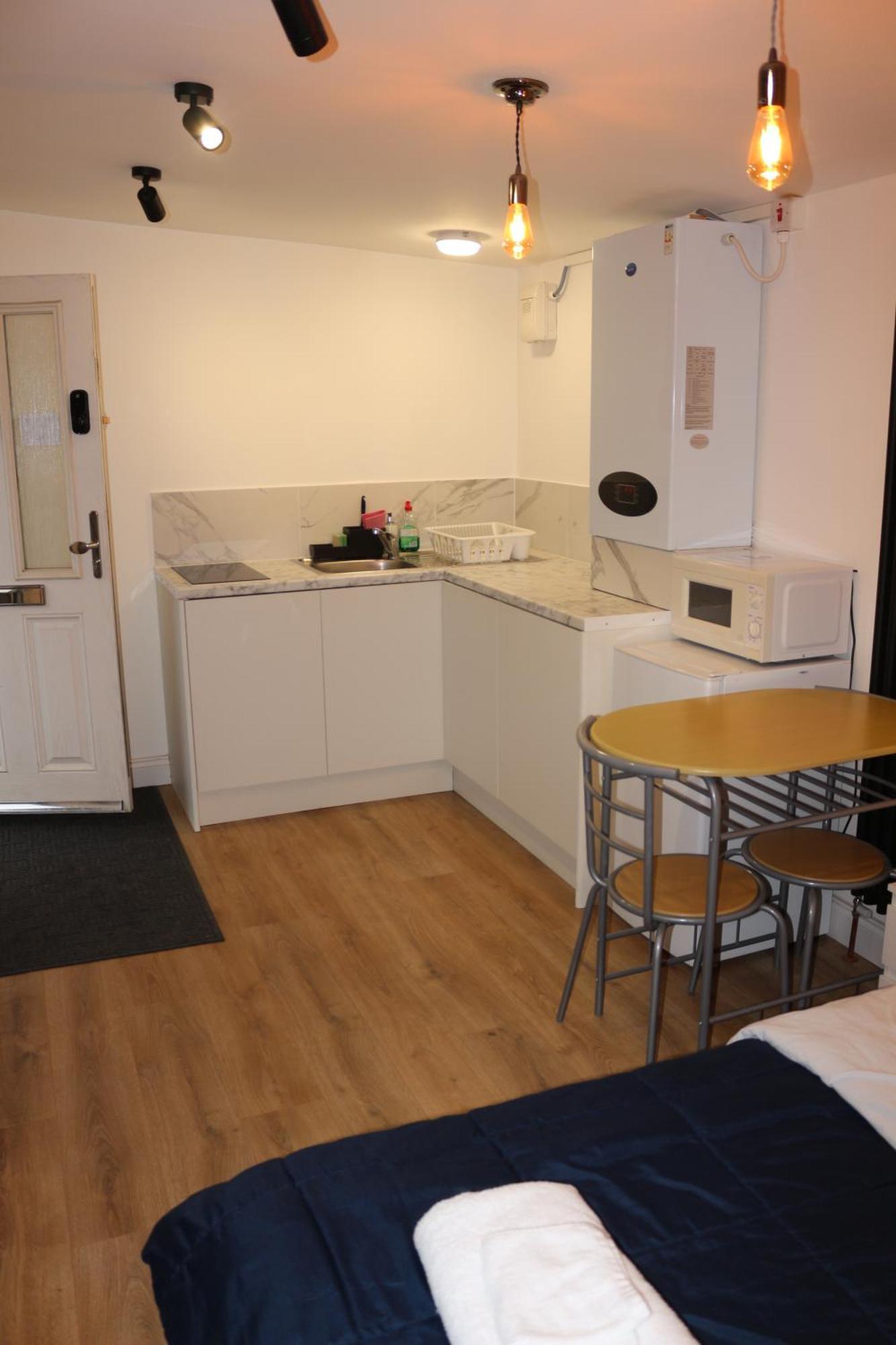 ווטפורד Self Contained, Double Bed Studio, Private Kitchen, Private Bath, Walking Distance To Harry Potter מראה חיצוני תמונה