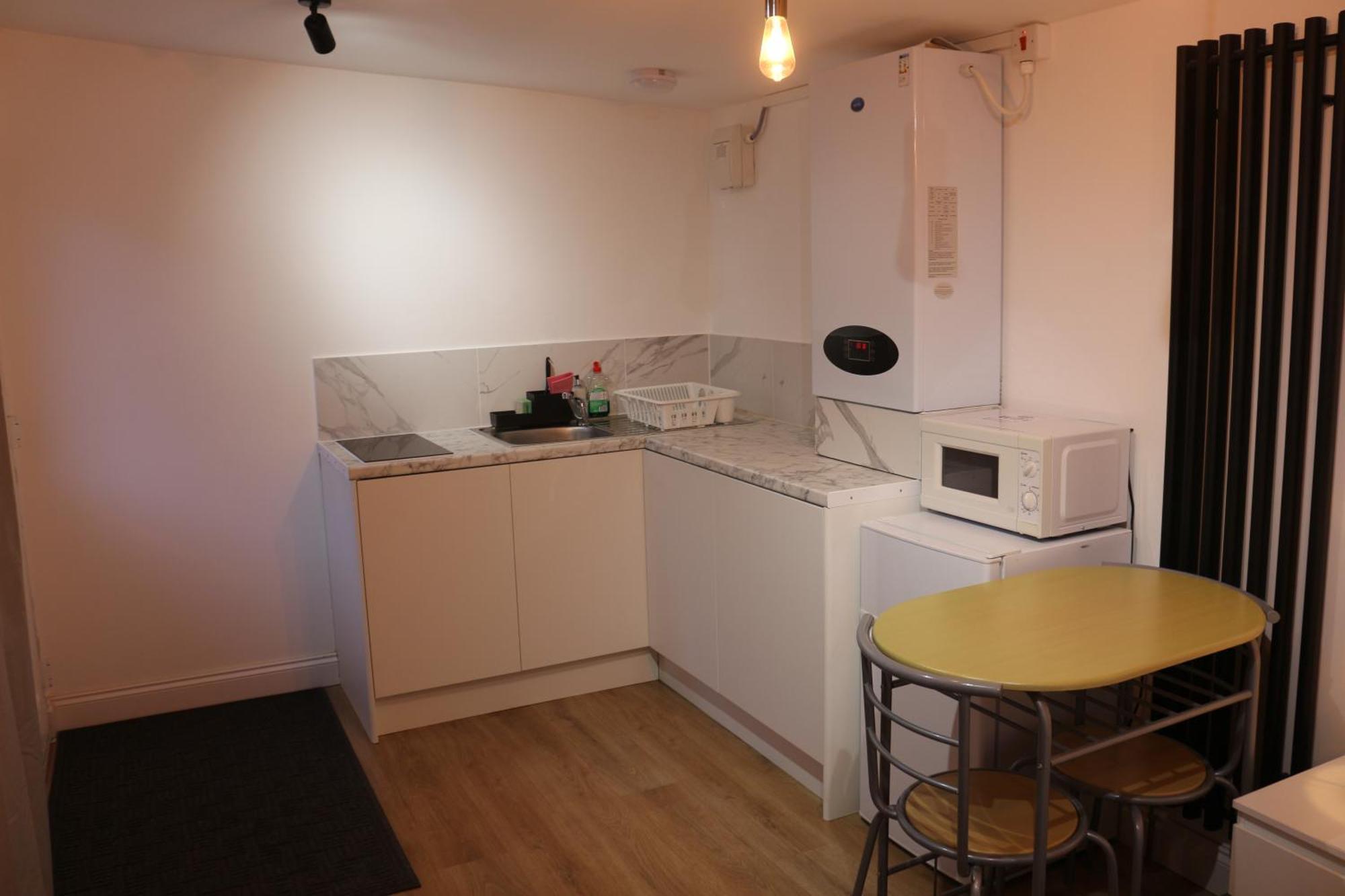ווטפורד Self Contained, Double Bed Studio, Private Kitchen, Private Bath, Walking Distance To Harry Potter מראה חיצוני תמונה